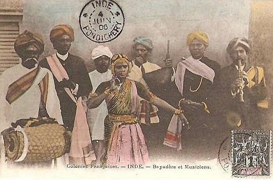 15-25 - Pondichery - bayadere et musiciens - 2